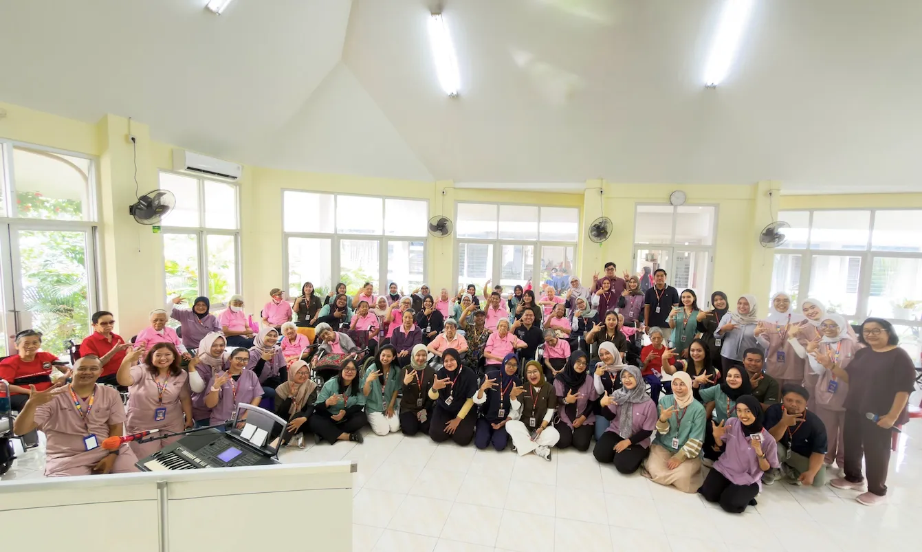 Kasoem Hearing Center Berikan Screening Pendengaran Gratis bagi Lansia di Bakti Sosial IKATWI
